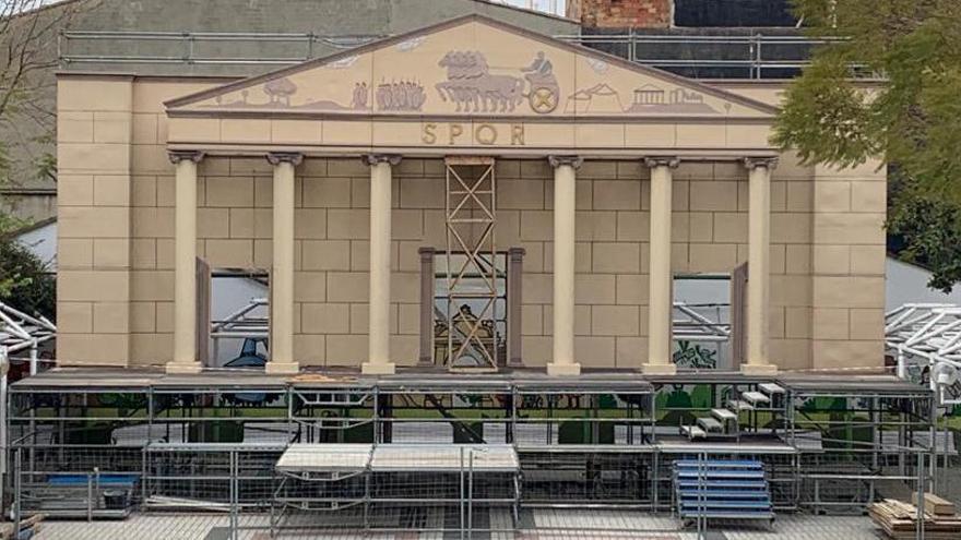 El escenario del Juicio a Jesus ya está montado frente al Ayuntamiento de Benetússer.