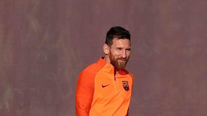 Messi, durante el entrenamiento de ayer del Barcelona. // Efe