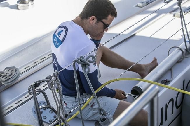 14/11/2016  deporte aventura sanidad  cinco mujeres que han superado el cancer cruzarán el atlántico patrocinadas por  pelayo que han realizado una escala en el muelle de marina de san miguel realizando un entrenamiento en la bahia