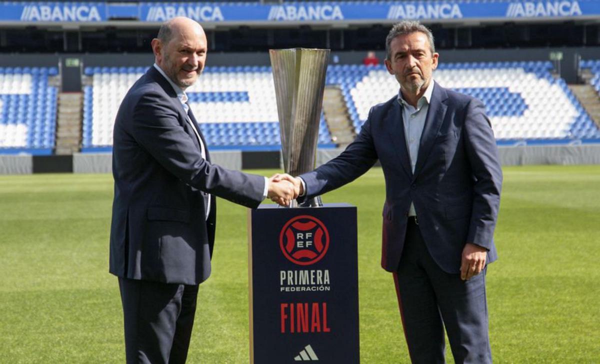 Louzán y García Diéguez, ayer en Riazor. |  // GERMÁN BARREIROS / ROLLER AGENCIA