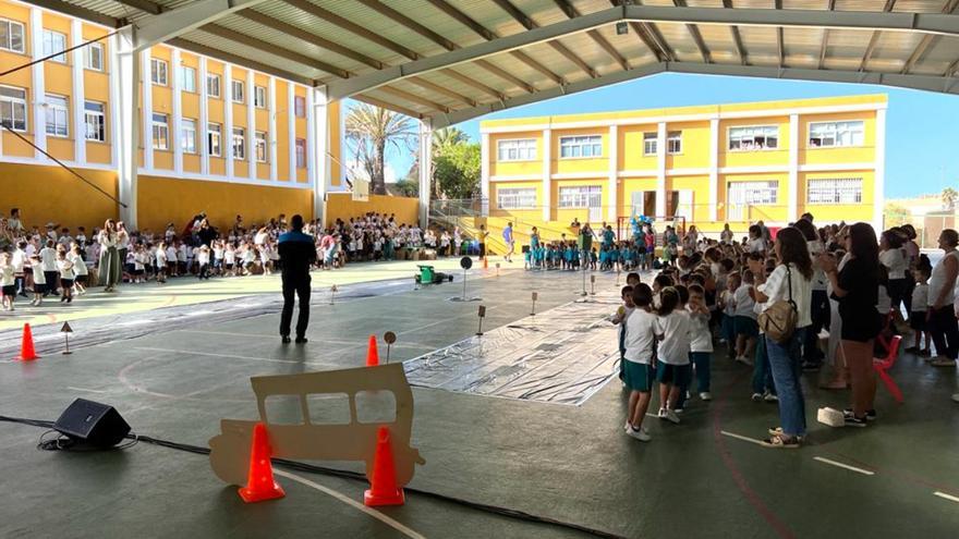 Concierto infantil de El Poli Marchoso en el CEIP Los Quintana