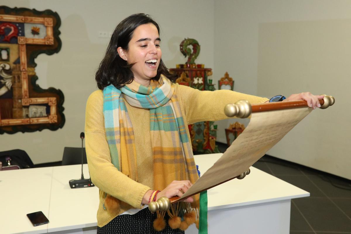 Irene López, cantando el Pregó.