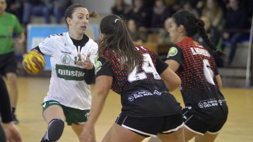 María Flores, durante un partido del Elche Mustang