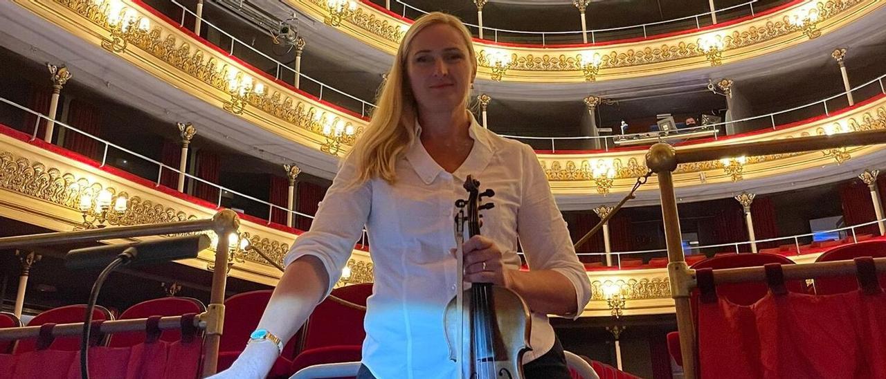 Natalia, violinista reconocida, en el Teatro Principal de Zaragoza