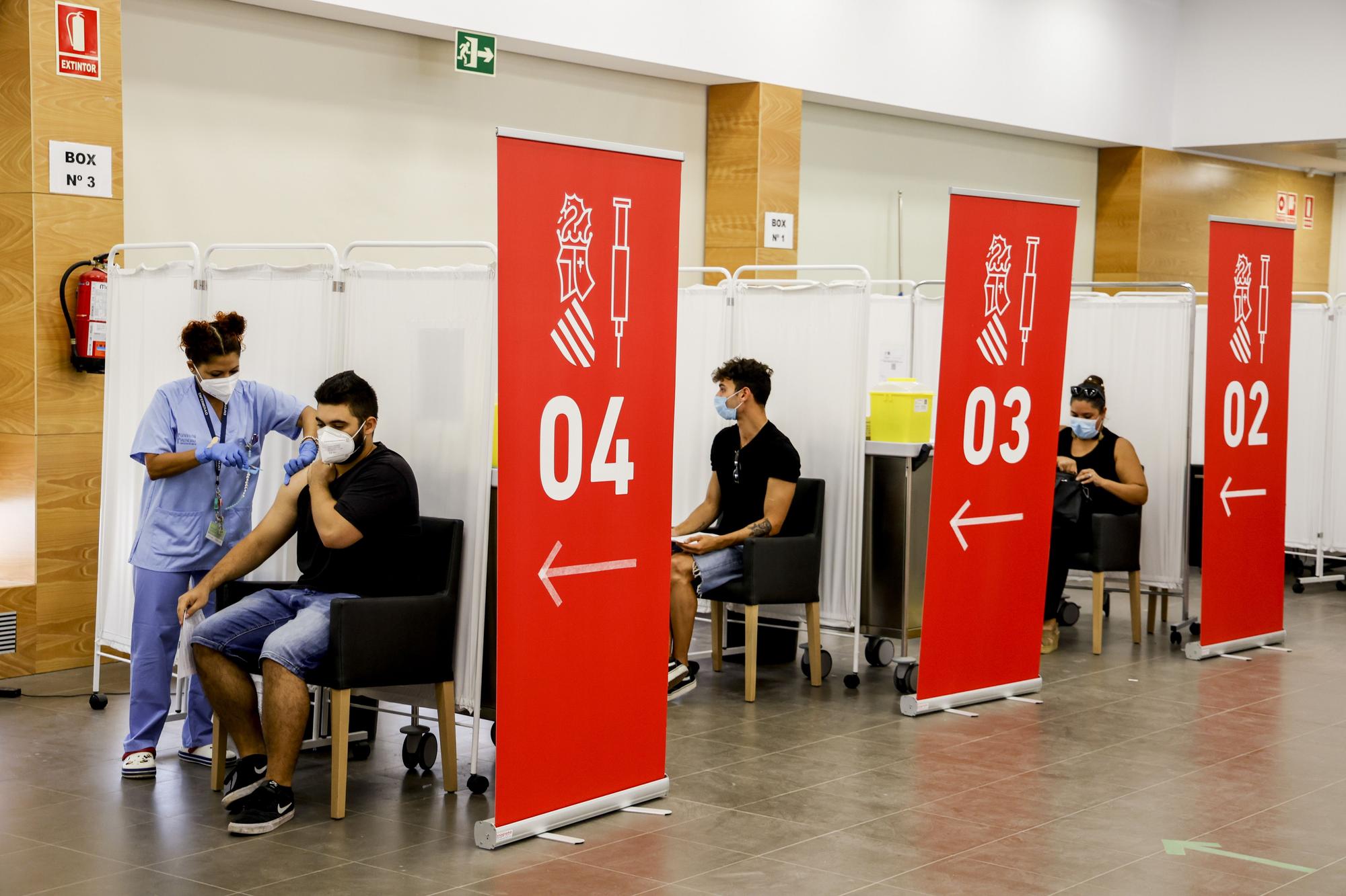 La sala multifuncional Jubiocio se convierte en el vacunódromo de los jóvenes