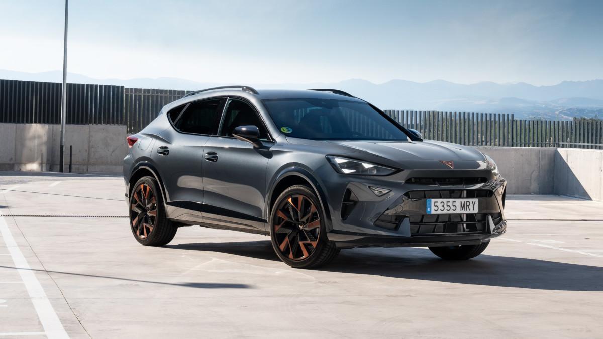 Cupra estrena las versiones Beyond en Formentor, León y Terramar