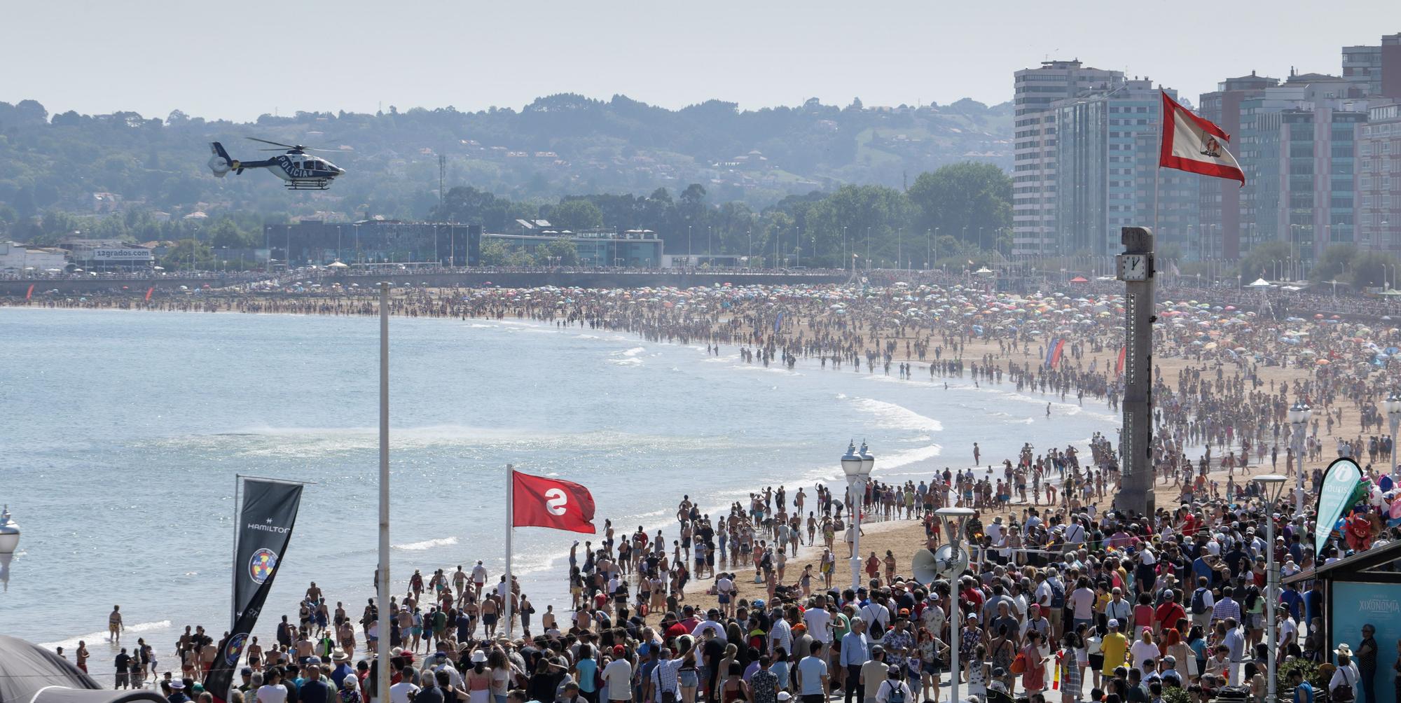 En imágenes: Espectacular y multitudinario regreso del festival aéreo en Gijón