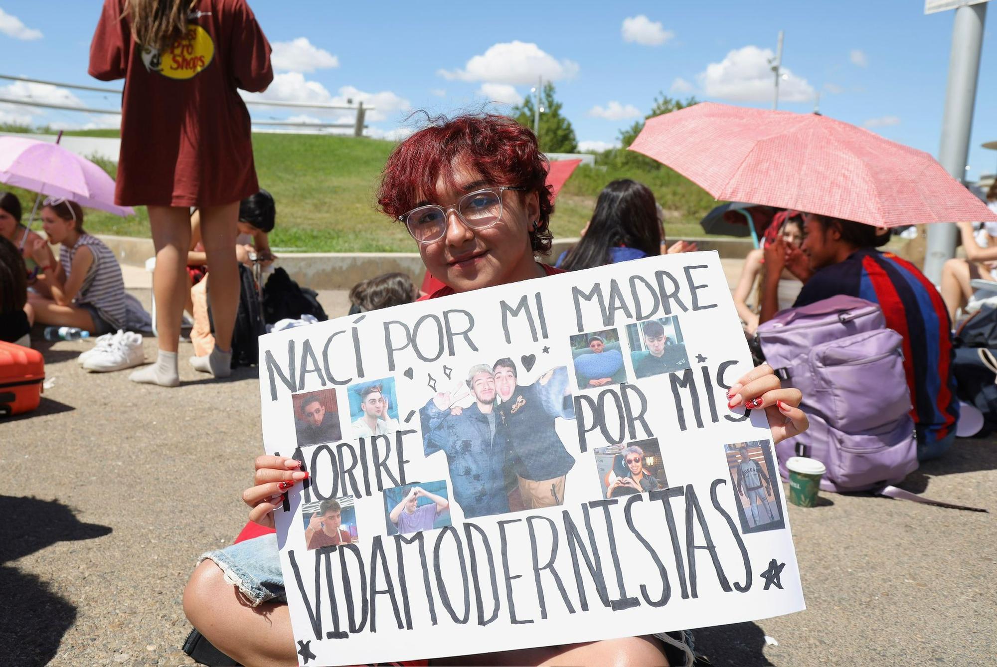 En imágenes | Los fans de Operación Triunfo invaden la Expo horas antes del concierto