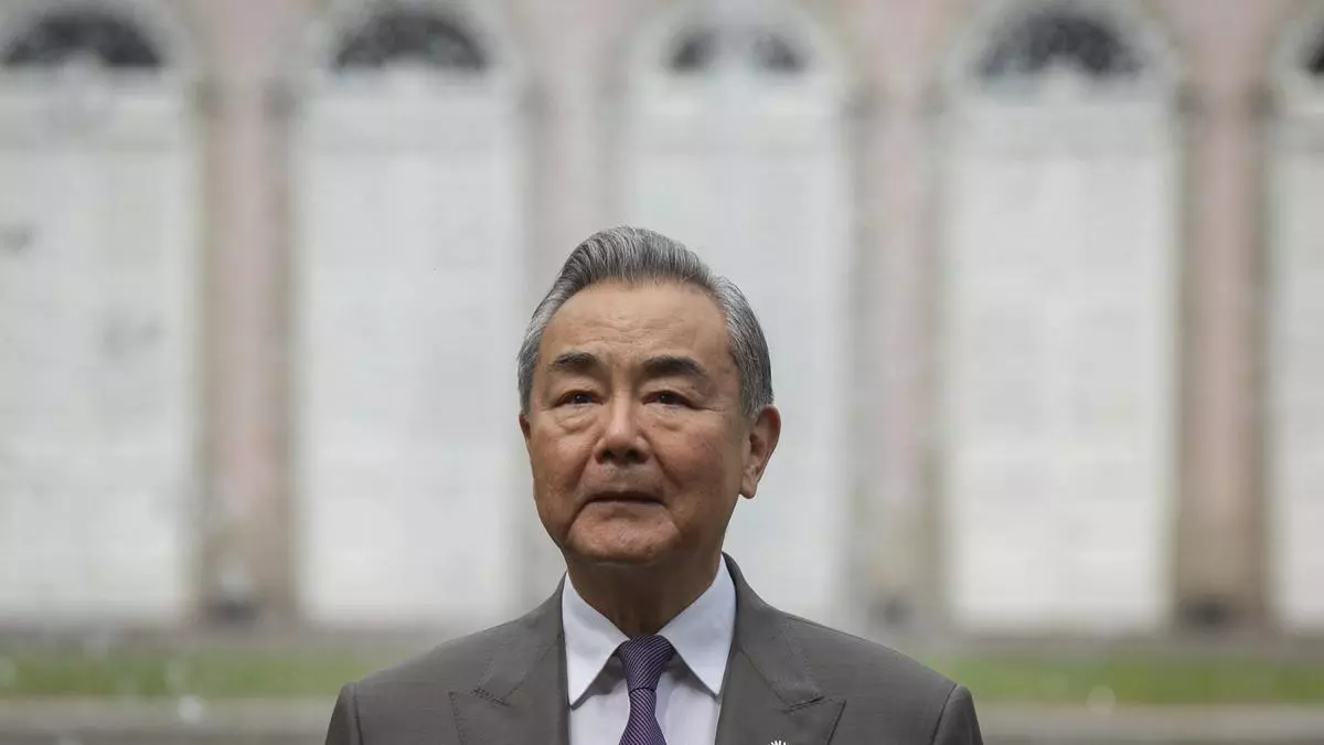 China condena los ataques de Israel y se propone como mediadora con Irán