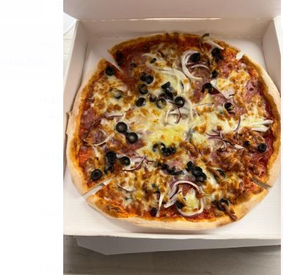 Mira aquí las imágenes de la primera máquina expendedora de pizzas en Ibiza