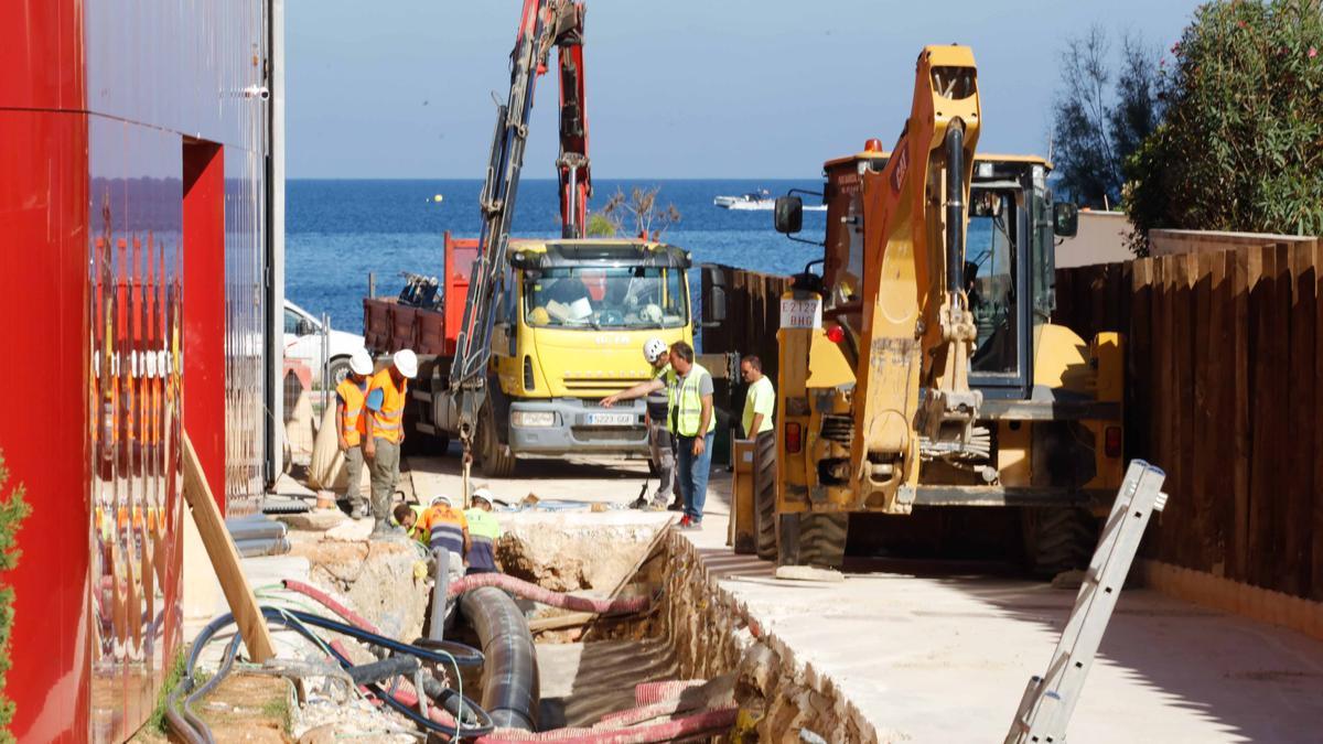 Medio Ambiente en Ibiza: una consultoría ambiental evaluará los efectos del vertido fecal en Caló de s’Oli