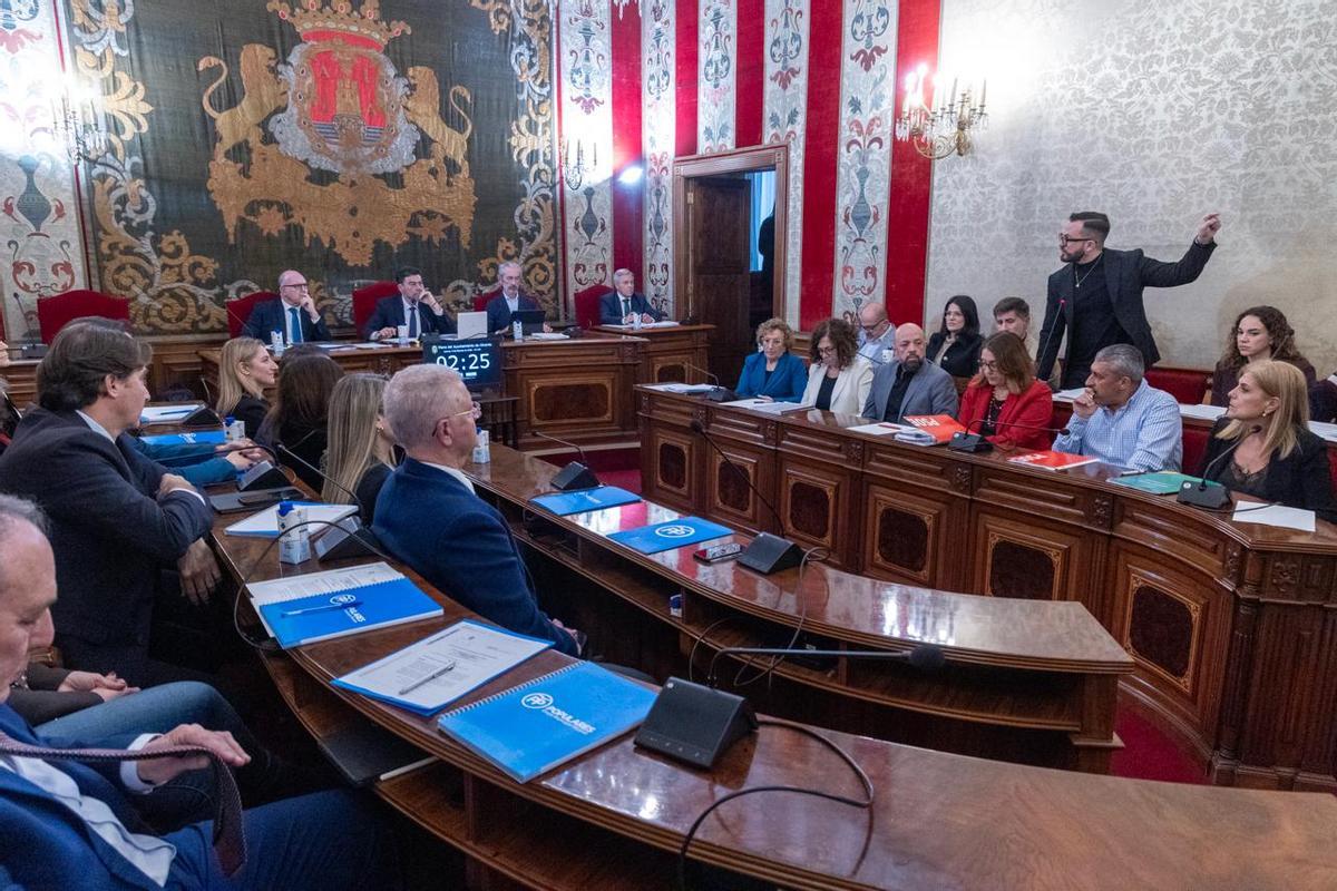 Tensión en el Pleno del Ayuntamiento de Alicante por la polémica de las viviendas protegidas