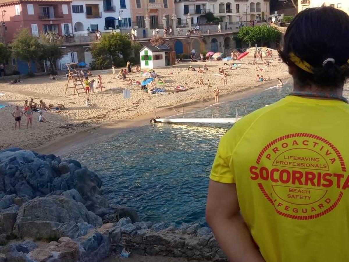 Socorrista a Palafrugell, en una imatge d'arxiu.