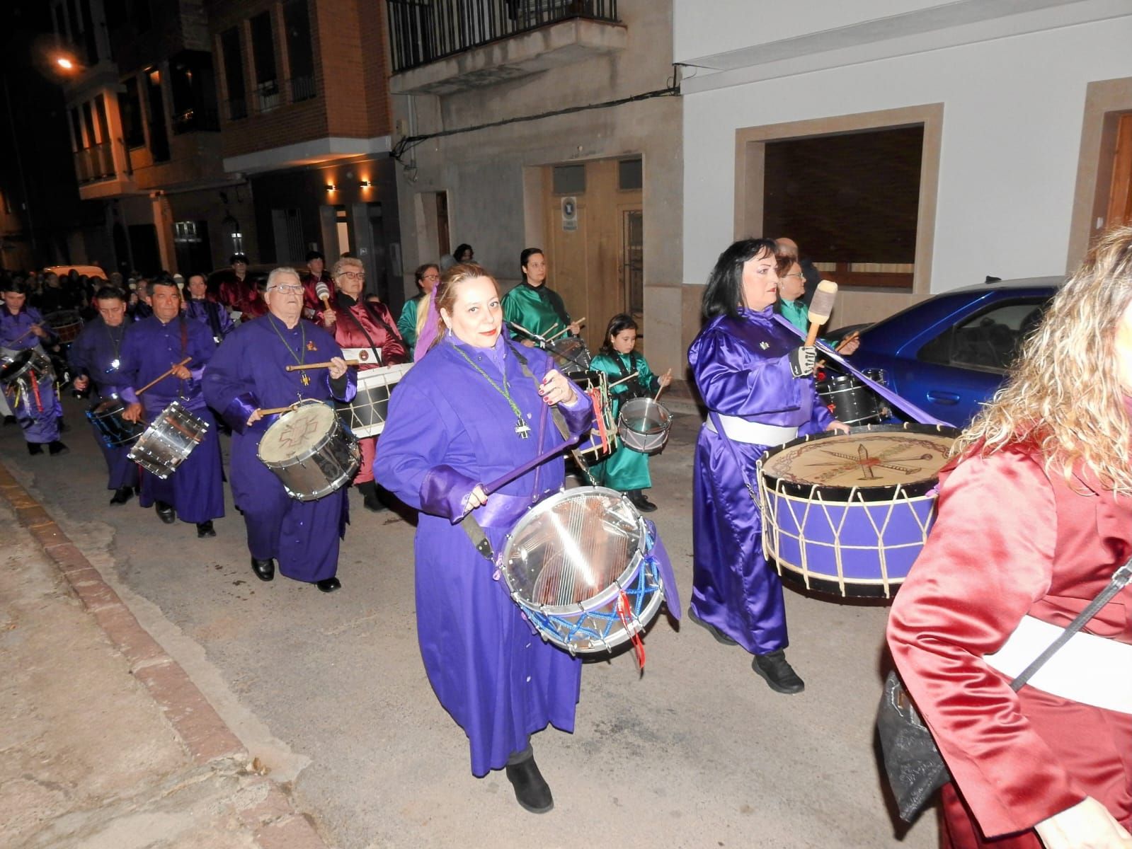 El estruendo de los bombos y los tambores se adueñan de la Vilavella