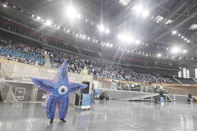 Más de 1.000 alumnos de colegios de Baleares participan en el canto 'Na TuGa i la Mar' en el Velódromo de Palma