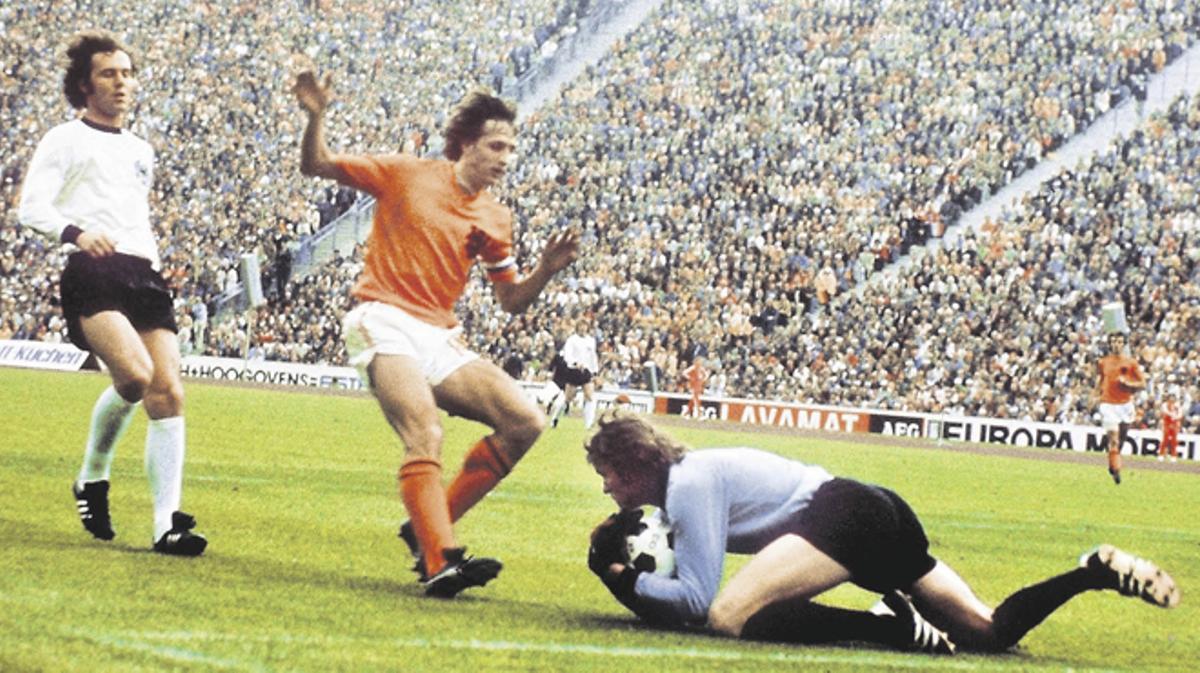Cruyff i Beckenbauer els capitans a Munic Alemanya Federal - Holanda el 7 de juliol de 1974.