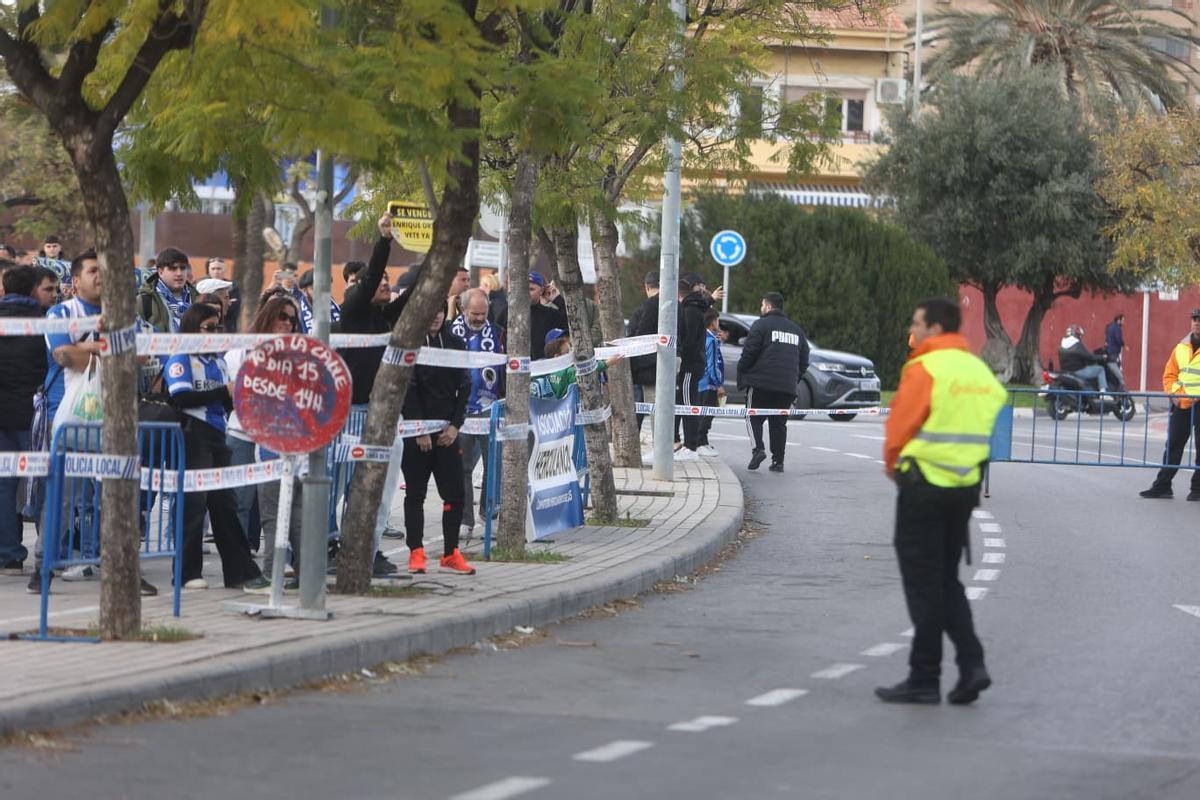 Así ha sido la protesta de los aficionados herculanos antes del partido