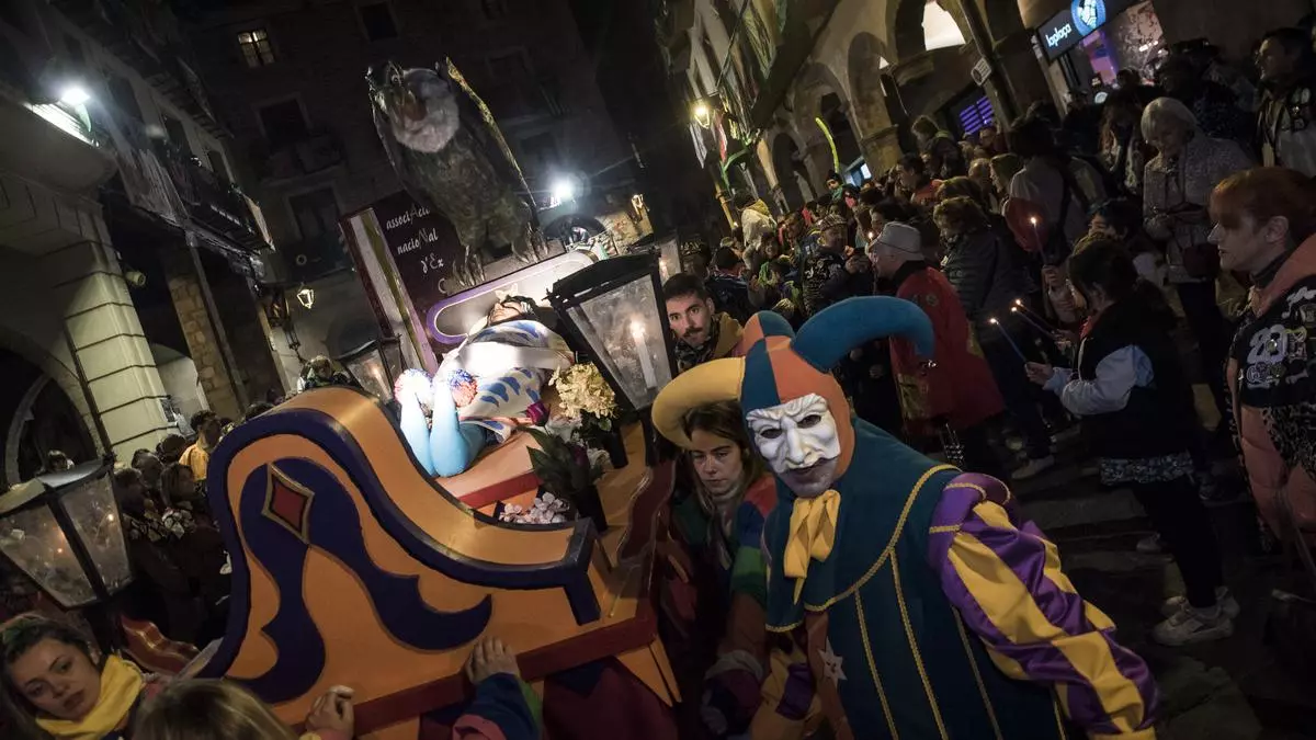 La processó i la despenjada del ruc tanquen un Carnaval de Solsona multitudinari