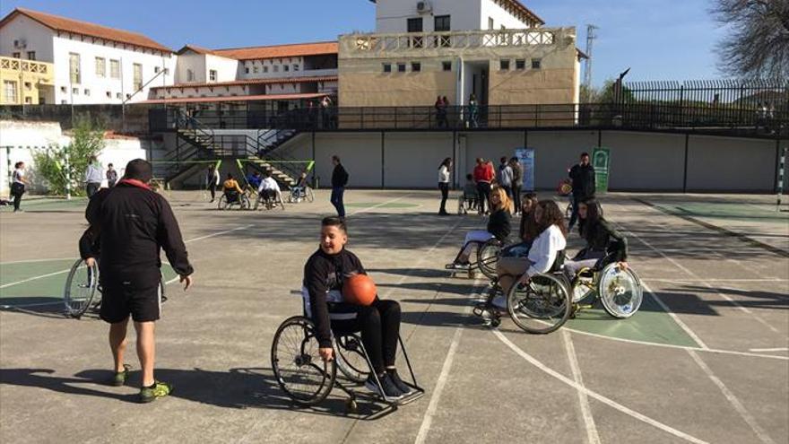 Un colegio se acerca al deporte para personas con discapacidad