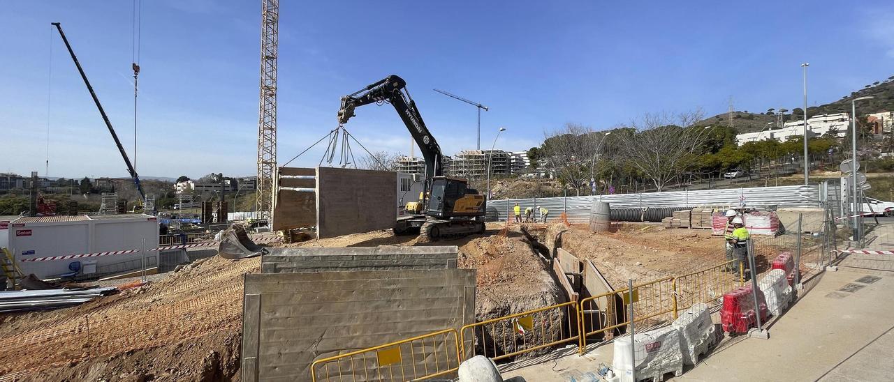 Obras en marcha del proyecto 'Porta Diagonal' de Esplugues, donde está prevista una torres que interesa a AstraZeneca.