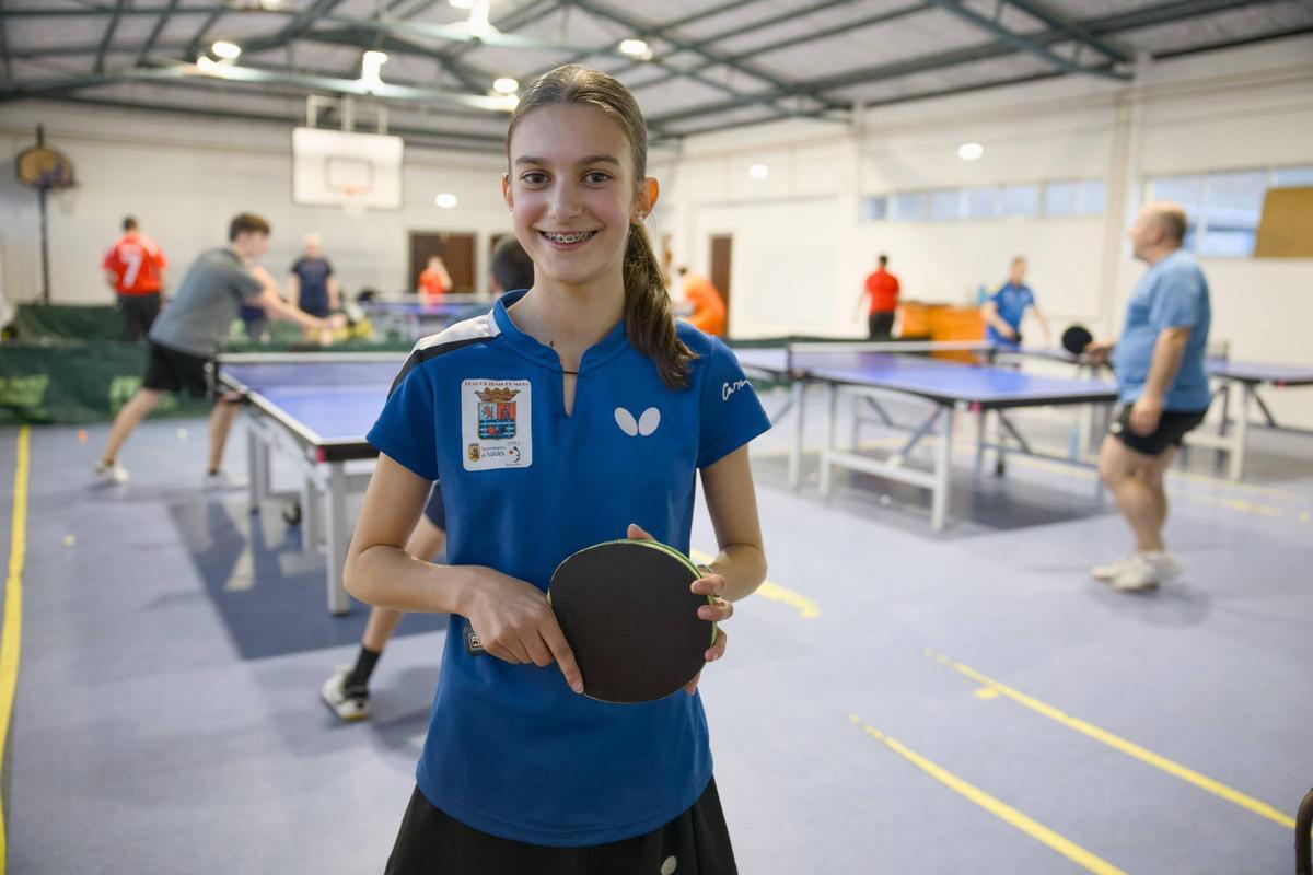 Julia Fernández Polín, en el polideportivo del colegio público Ramón Muñoz, donde entrena.