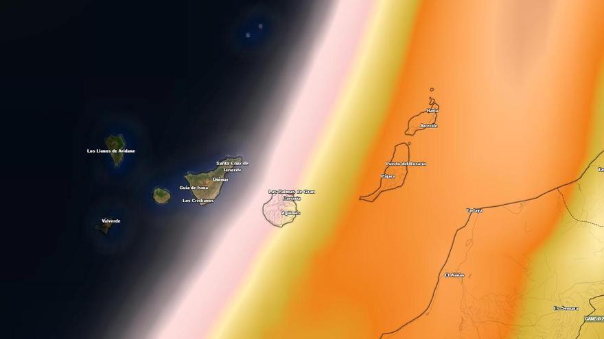En naranja,  partículas de polvo en suspensión en Canarias este lunes