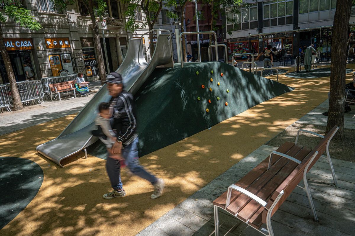 La zona de juego infantil, enclavada en la plaza del Pes de la Palla.
