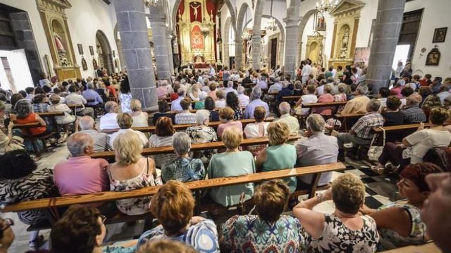 Procesión en Santa María de Guía