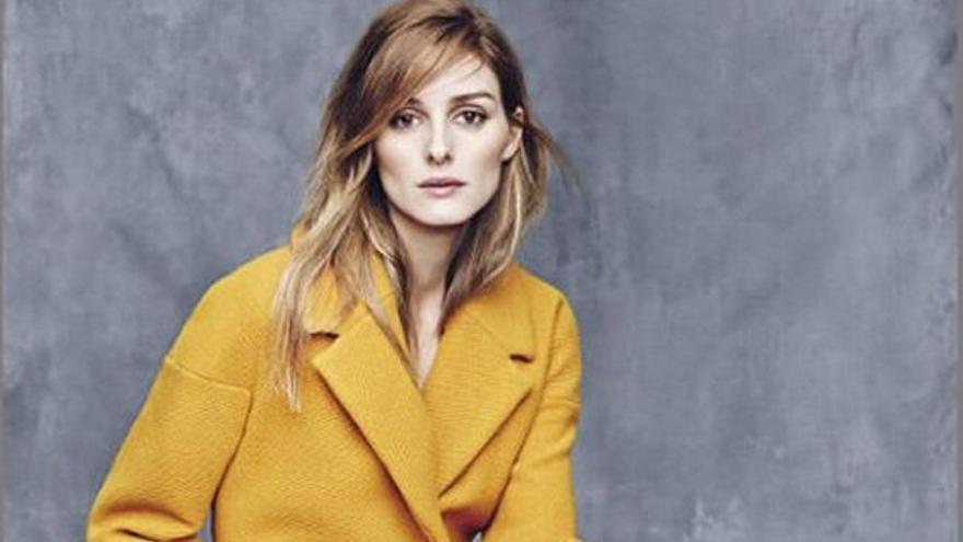 Olivia Palermo luce un bonito abrigo mostaza.