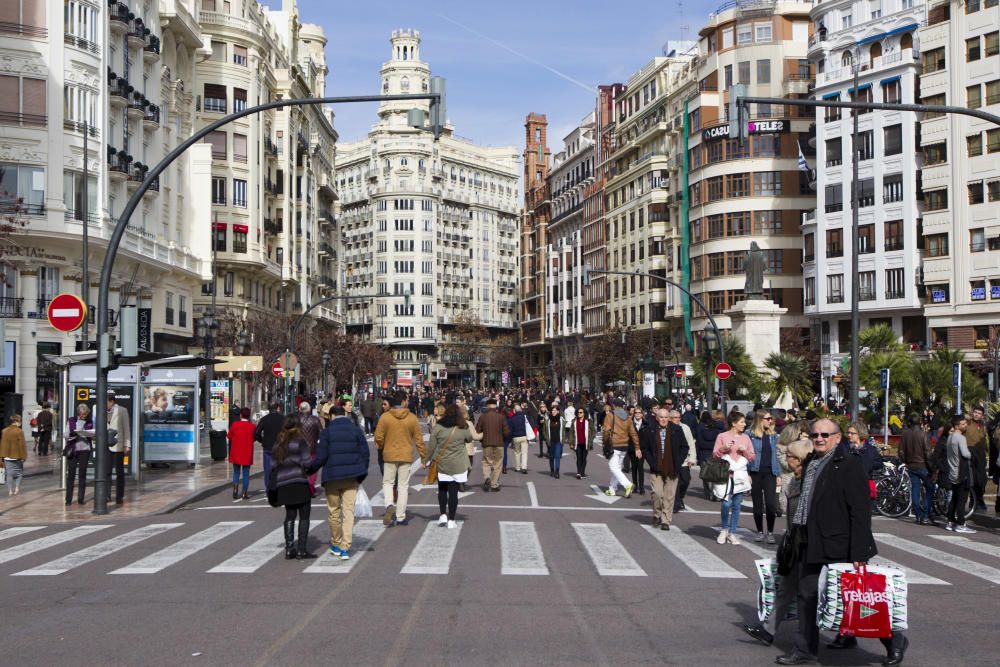 Mercado ecológico en la plaza del Ayuntamiento de Valencia