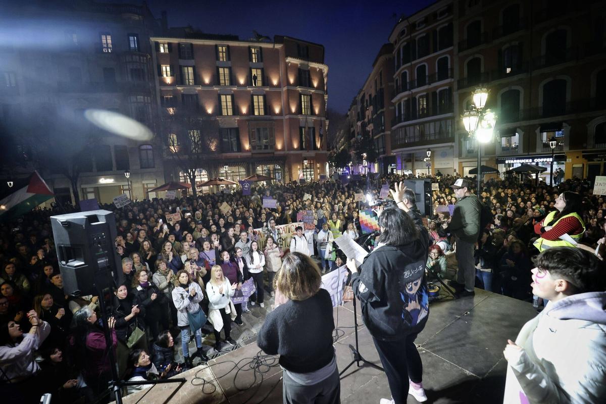 La manifestación transfeminista congrega a miles de personas