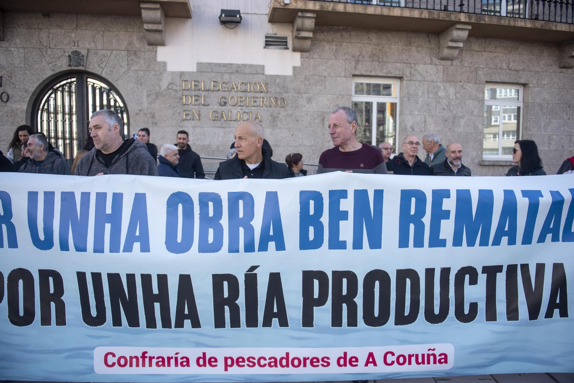 Los mariscadores de la ría de O Burgo piden compensaciones económicas: "No nos pueden dejar tirados"