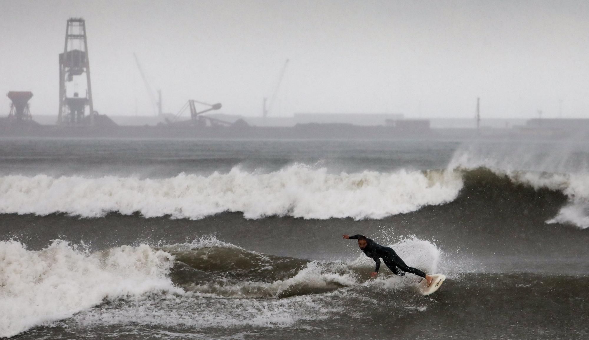 Los surfistas llegan a Poniente