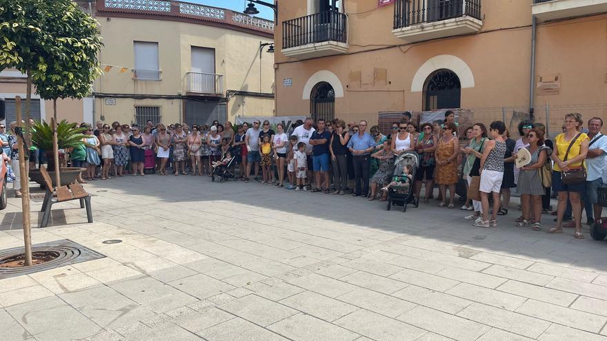 Emocionante silencio en Rafelguaraf por las tres víctimas del ahogamiento