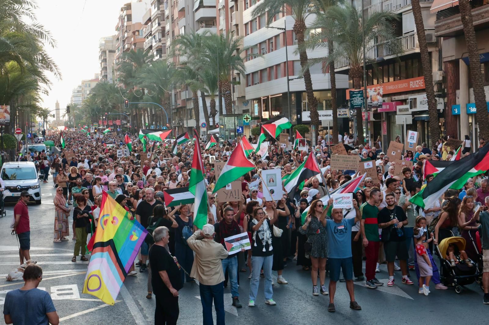 Más de 80 colectivos de Alicante se manifiestan a favor de Palestina
