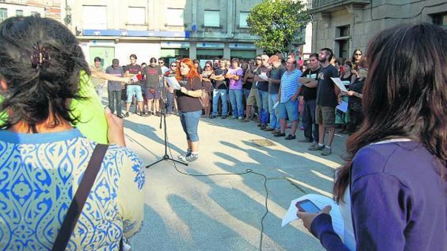 Concentración de la plataforma ante en Concello, en septiembre, para protestar por la gestión municipal. // Faro