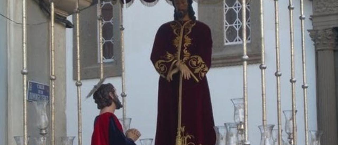 El trono dirigido por el patrón el notario Ignacio Díaz de Aguilar.