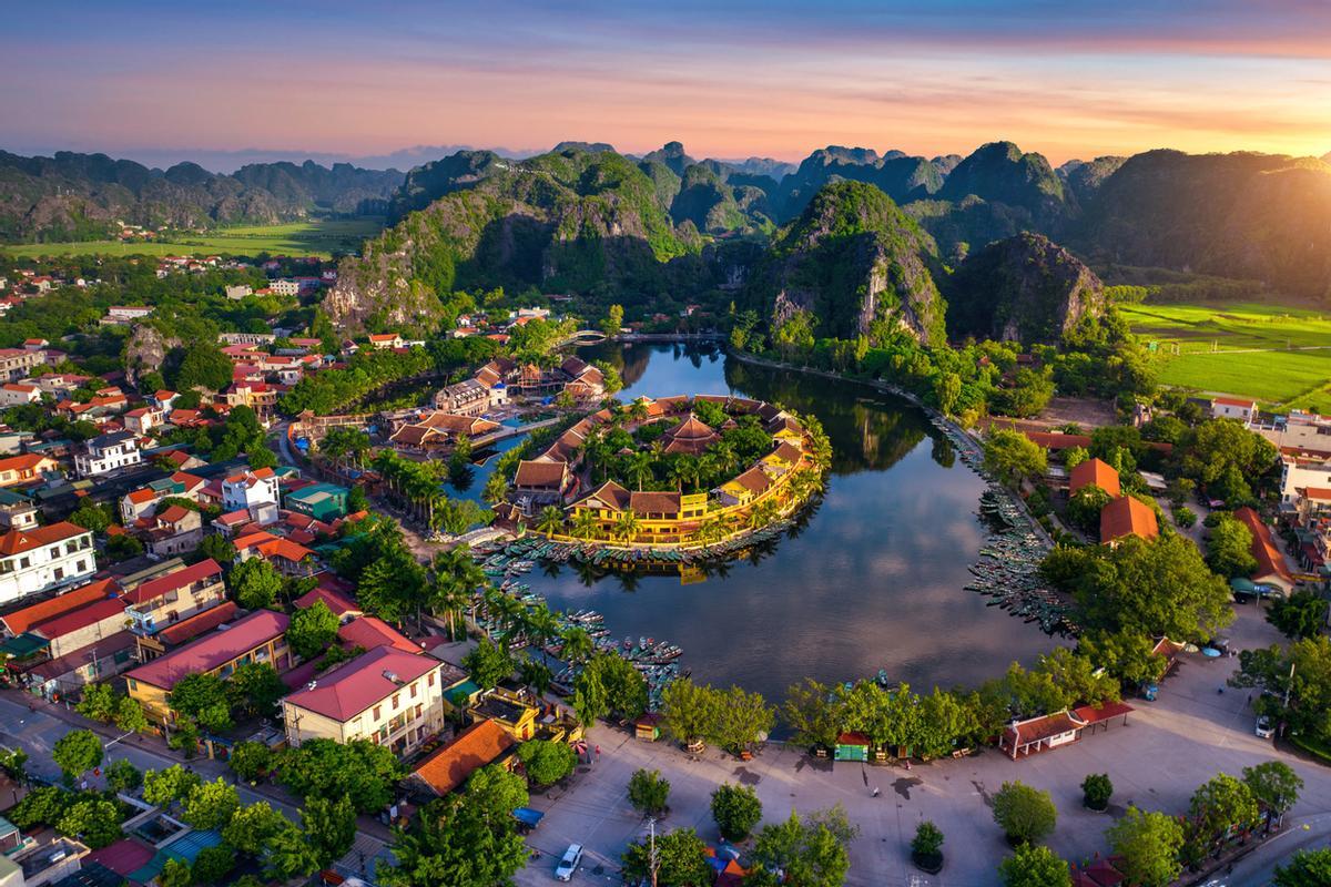 Vista aérea de Tam Coc al amanecer
