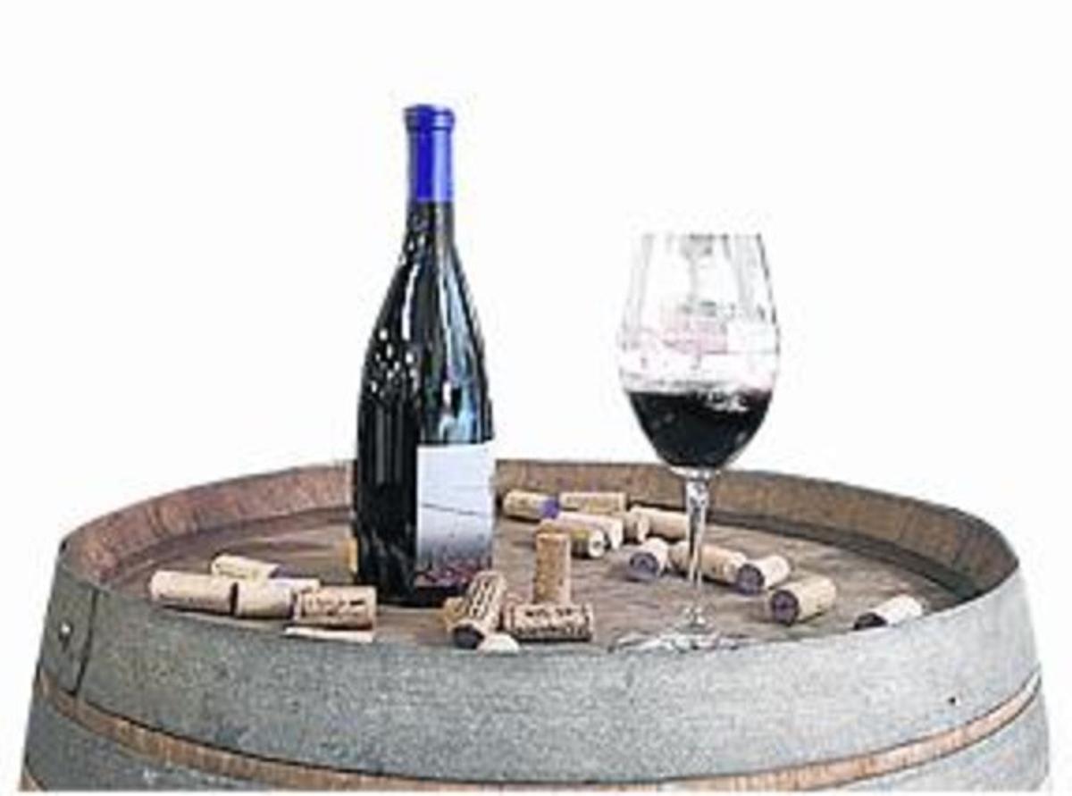 A la foto superior, Bouquet d’Aromes, una vinoteca que té servei de degustació.Al centre, Vin & Teca, un negoci que ofereix vins naturals.A sota, Vinoteca,a Sant Martí, témés de 6.500 referències. A la foto superior, Bouquet d’Aromes, una vinoteca que té servei de degustació.Al centre, Vin & Teca, un negoci que ofereix vins naturals.A sota, Vinoteca,a Sant Martí, témés de 6.500 referències.