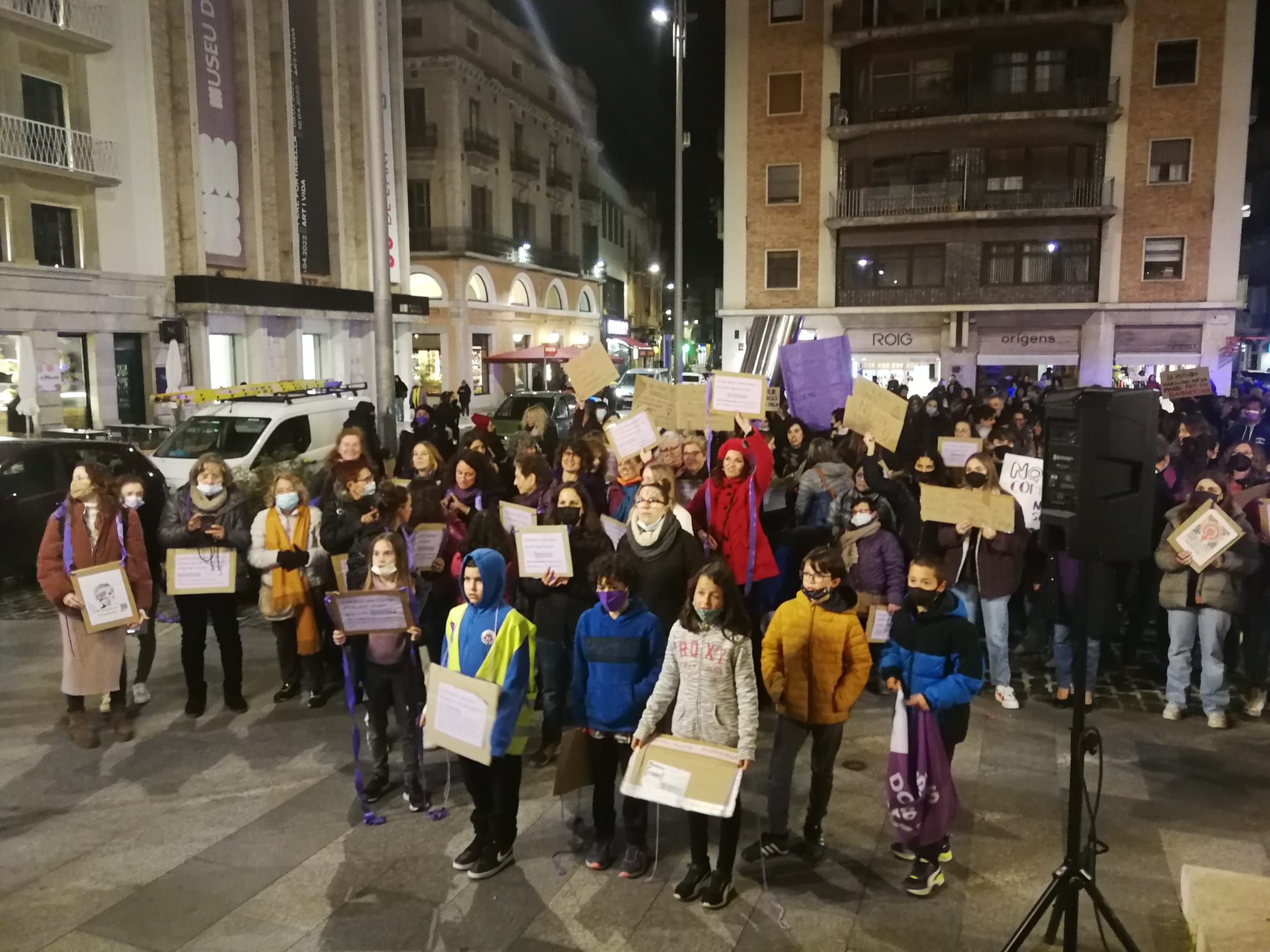 La Rambla es va convertir en el punt neuràlgic del 8M figuerenc