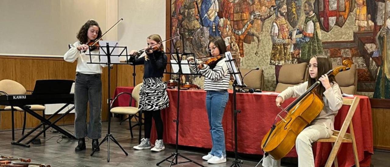 Alumnos de la Escuela de Música de Benavente, en la audición de ayer.