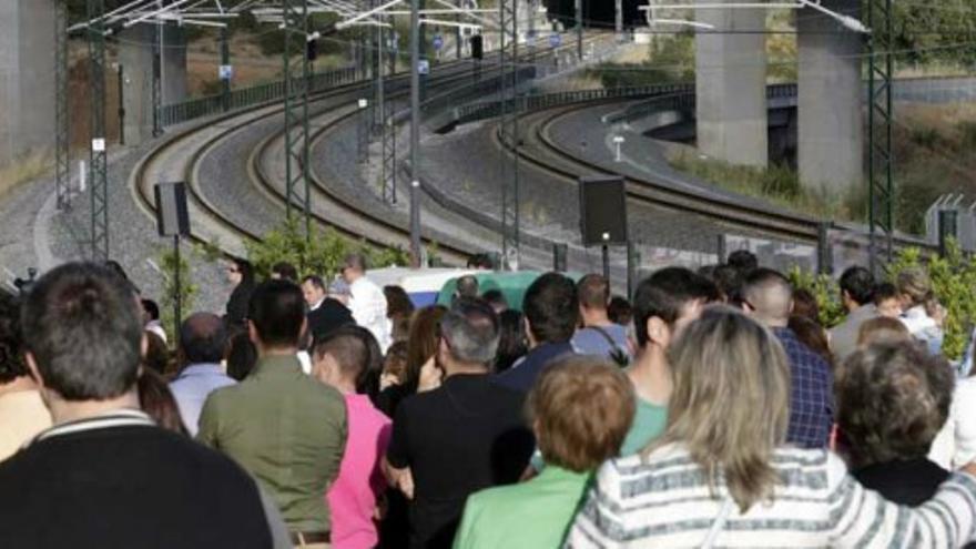 El Alvia pasa por Grandeira a las 20:41