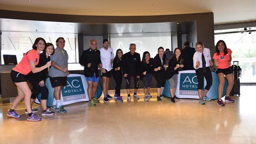 Corredores y personal de la cadena AC Hotels by Marriot ya prácticamente preparados para el evento.