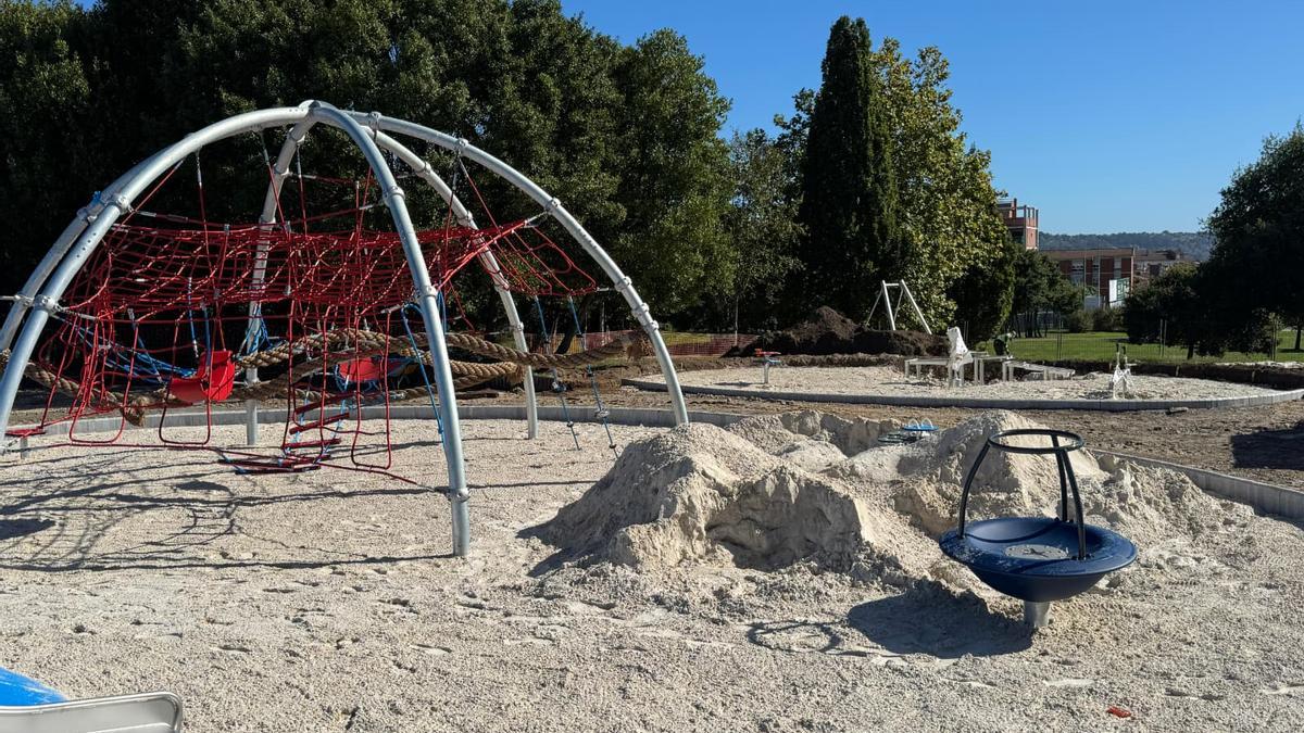 Nueva zona de juegos en Los Pericones