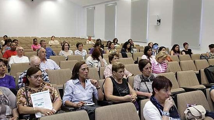 Participantes en una reciente charla sobre la nueva normativa del servicio doméstico. / ángel gonzález