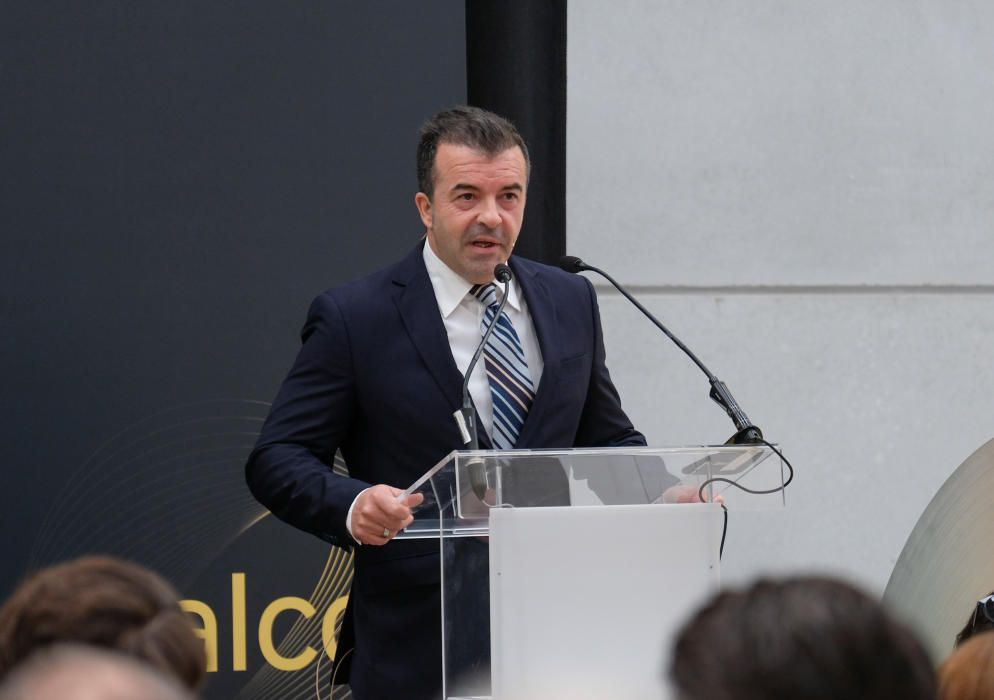 Ximo Puig inaugura la nueva fábrica de aluminio de Vialco en Villena