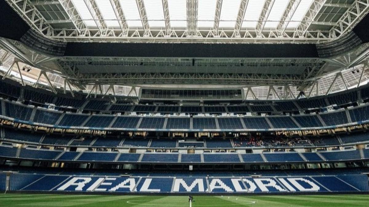 Una imagen del Bernabéu, que ha corrido su techo, minutos antes del Madrid-Girona.