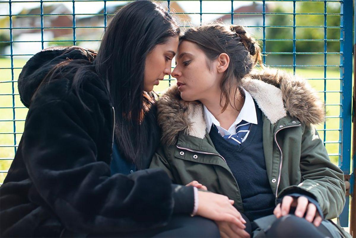 Poppy y Bethan en 'In my skin' de Filmin
