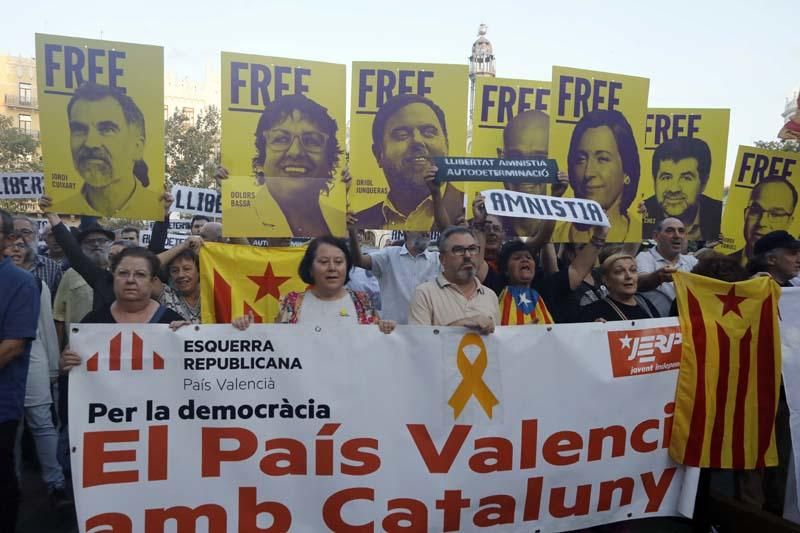 Concentración en València contra la sentencia del 'procés'