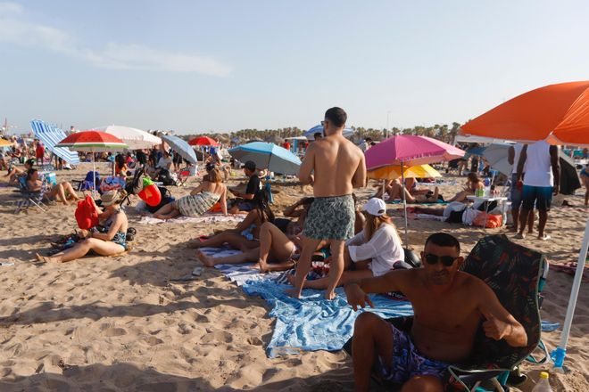 Todo listo para la noche de San Juan en las playas valencianas